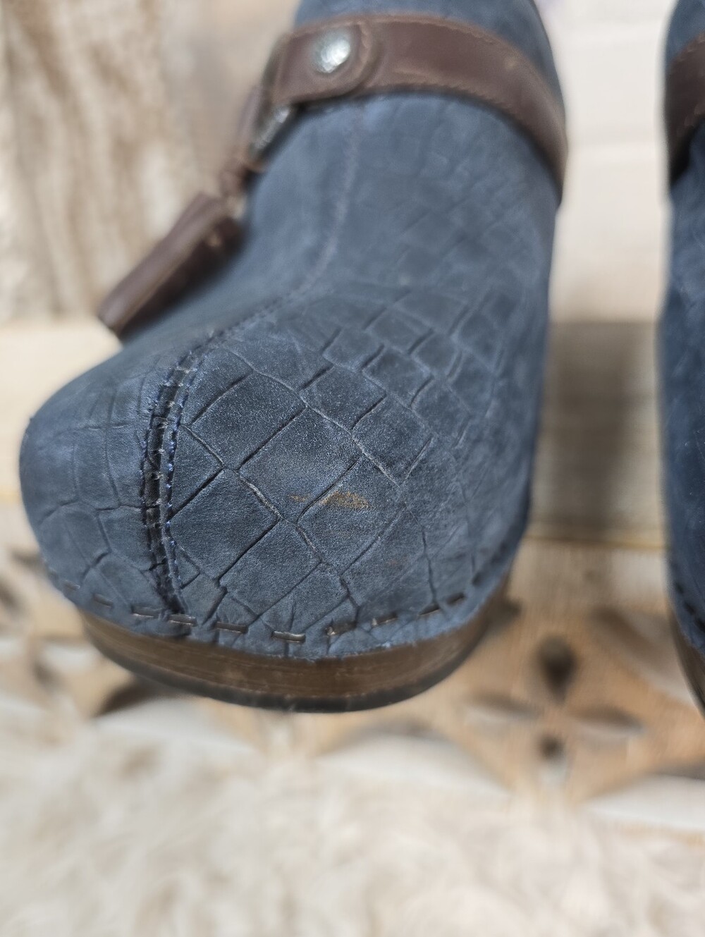 Dansko Navy Leather Croc Embossed Tassel Clog Size 9.5/10 US - Picture 10 of 11